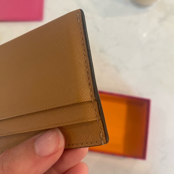 Tory Burch Credit card holder. In really good shape. Few scuffs on corners. - Picture 7 of 10